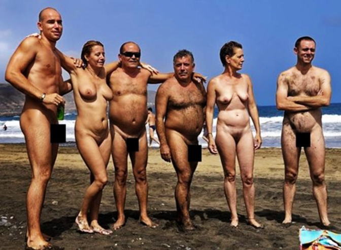ヌーディストビーチが老若男女全員全裸だったエロ画像