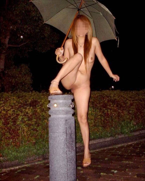 素人投稿系野外露出画像を見て下さい!よくぞここまで…【野外露出エロ画像.9】