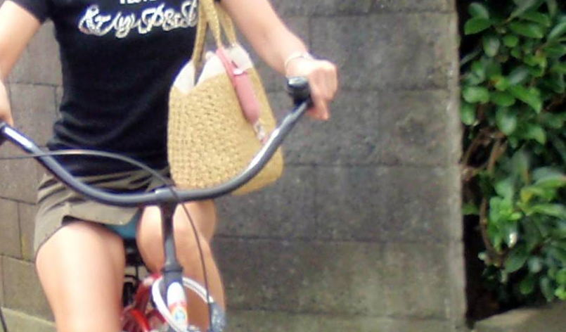 ミニスカで自転車に乗る女って何考えてんだろうな…