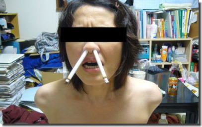 おばさんがSEXの前後にタバコ休憩してる喫煙熟女のエロ画像 ④