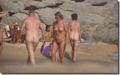 ヌーディストビーチが老若男女全員全裸だったエロ画像 ②