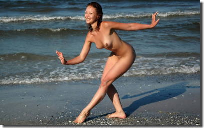 ヌーディストビーチが老若男女全員全裸だったエロ画像 ④