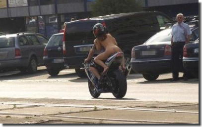 全裸・半裸・下着姿でバイクに跨るモーターサイクルエロ画像 ④