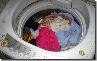 使用済パンツを洗濯機や脱衣かごとコラボさせたエロ画像 ①