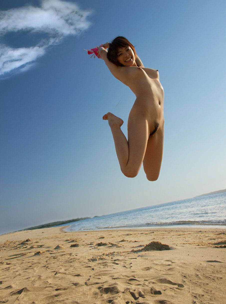 全裸 ジャンプ