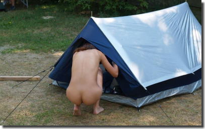 男女が全裸で自然体験！ヌーディストキャンプのエロ画像 ①