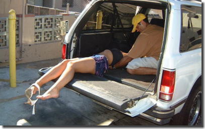 泥酔女性が路上やベンチで爆睡してる飲酒事後のエロ画像 ④