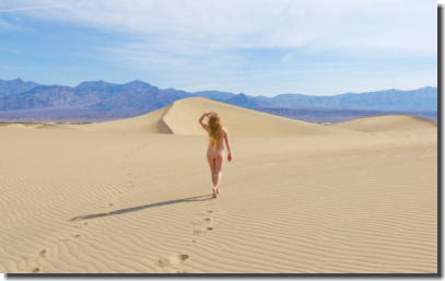 砂漠・荒野で全裸になる外国人のデザートヌードなエロ画像 ②