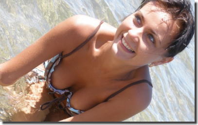 水着外国人の乳首ポロリハプニングオンザビーチなエロ画像 ①