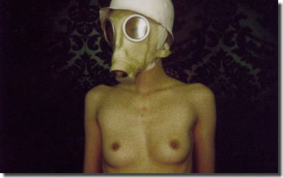 ガスマスクを被った外国人女性のフェチでクールなエロ画像 ④