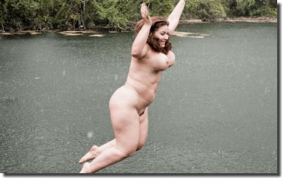 全裸でおふざけ！陽気でハッピーな外国人女性のヌード画像集 ①