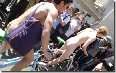 女子目線・ゲイ目線で見る全裸サイクリング男子のエロ画像 ②