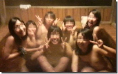 女子がお風呂でおふざけしたり記念写真を撮影しているエロ画像 ②