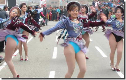 ボリビア人女性がミニスカで踊る南米オルロのカーニバル画像集 ④
