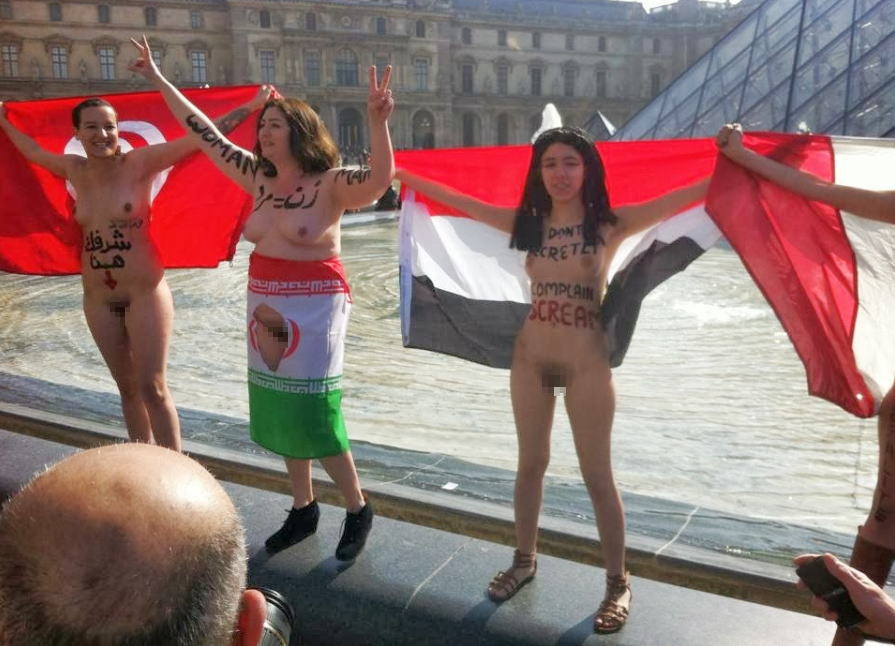 イスラム女性の全裸デモinパリの画像集