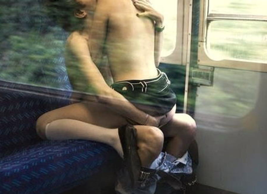 電車 バス 車内 セックス 公共交通機関 挿入 エロ画像