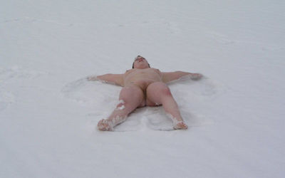 裸で雪に飛び込め！雪上寝転びエロ画像 ④
