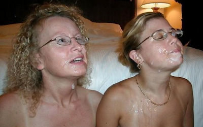 母と娘がヌードで写る親子で全裸のエロ画像 ④
