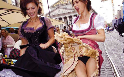 ディアンドルを着たドイツ人女性の民族衣装パンチラ画像 ④