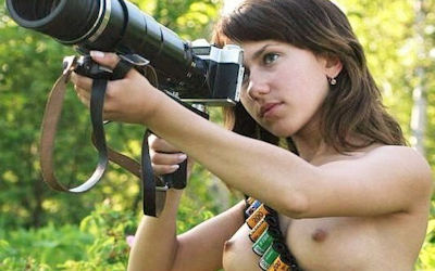 女性カメラマンが裸なヌードフォトグラファーのエロ画像 ③