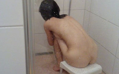 シャワー浴びる女性を背後から覗き見るエロ画像 ③