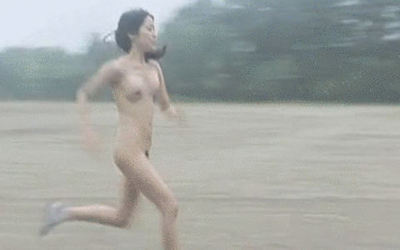 裸で走るヌードダッシュのエロ画像 ①