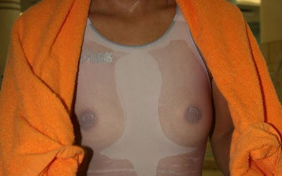 水着女性のエロ乳首ハプニング画像まとめ ②