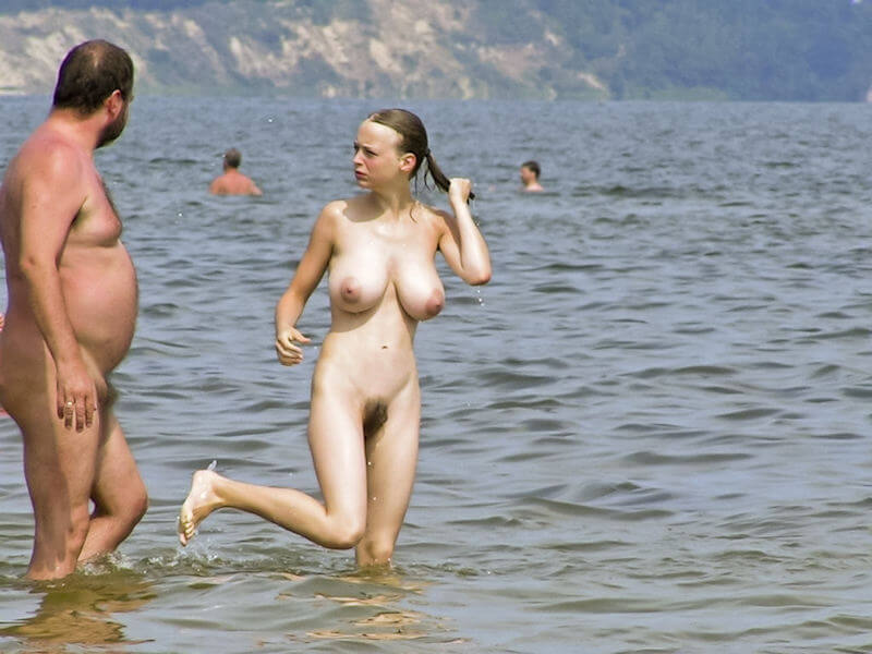 ヌーディストビーチ 外国人 巨乳 エロ画像