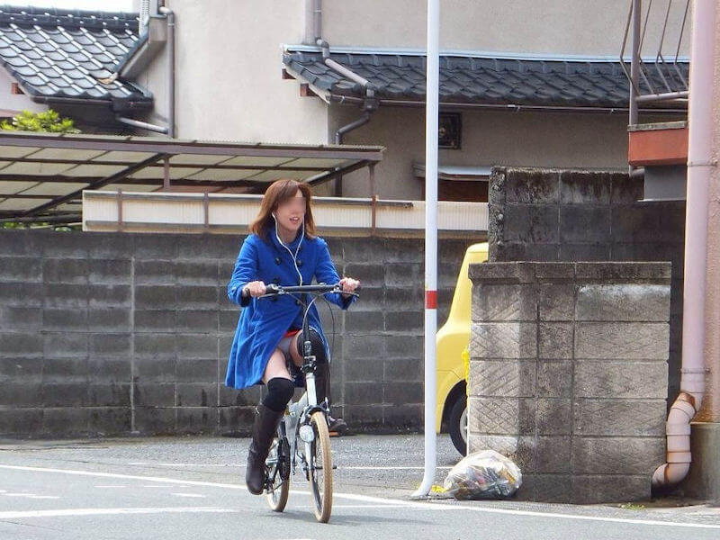 自転車 パンチラ エロ画像