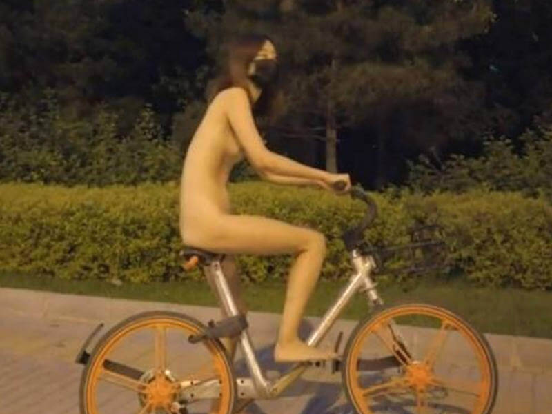 全裸 自転車 露出 サイクリング エロ画像