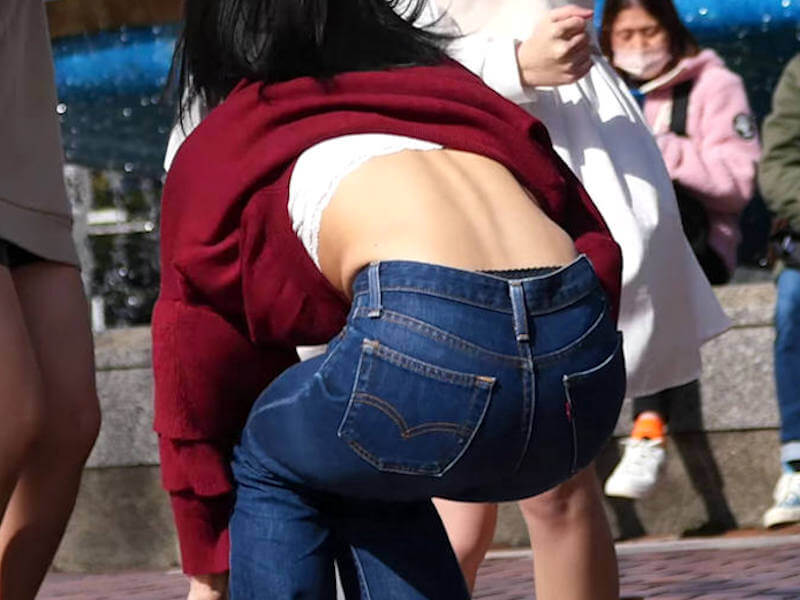ラッキースケベなブラジャーハプニング画像