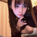 たくし上げて見せたいエロ画像