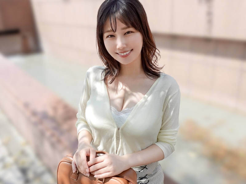 素朴な爆乳銀行員のハメ撮りAV