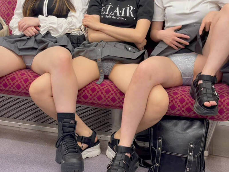 電車で太もも見せつけ画像