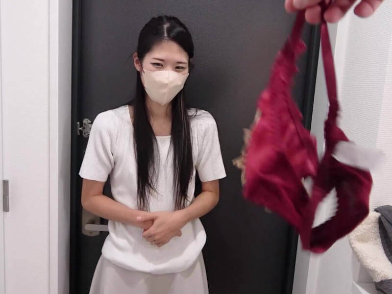 下着売りたい人妻エロ画像