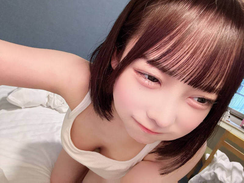 美少女の谷間と胸チラに癒されるエロ画像