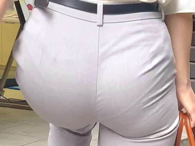 OLのデカ尻に癒されるエロ画像